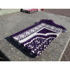 Tapis de Prière en Velours - Contour géométrique - Fond Violet foncé disponible chez Al - imen